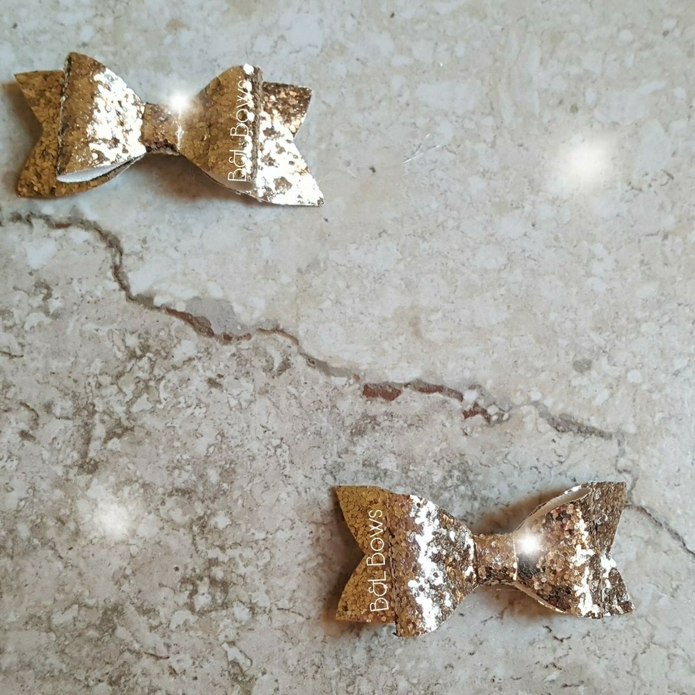 Pair small bows